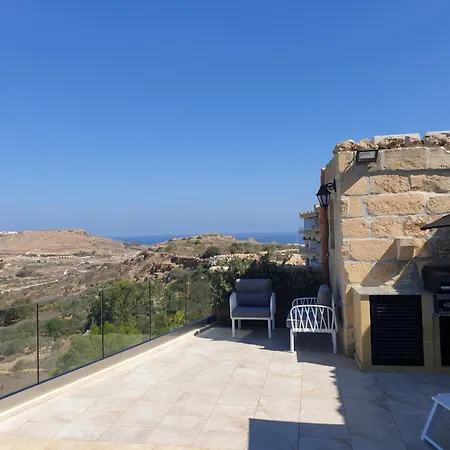 Ta' Nikola Farmhouse, Tatil Evi
