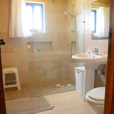 Ta' Nikola Farmhouse, * Xaghra