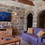 Ta' Nikola Farmhouse, * Xaghra
