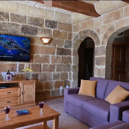 Ta' Nikola Farmhouse, * Xagħra