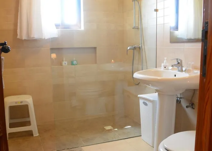 Ta' Nikola Farmhouse, * Xagħra